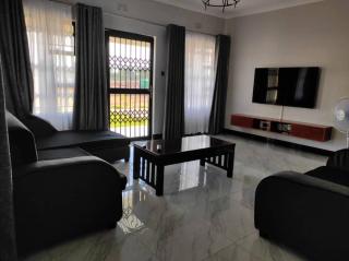Aquifers Executive Bed and Breakfast - 6