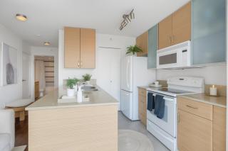 Spacious Two-Bedroom Apartment in the Heart of the City - Vancouver - 2