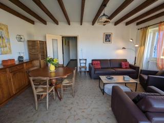 Maison avec grand jardin clos et équipements bébé - FR-1-653-22 - 2