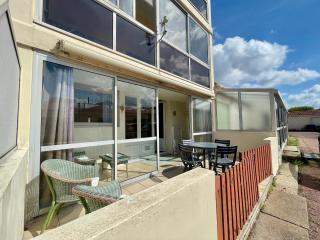 Rez-de-chaussée à 200m du bord de mer, 1 chambre, terrasse - FR-1-231-342 - 0
