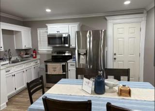 3 BR 3 Bath Airport SpaceX LNG WashDry Private Yard Deck Pets - 6