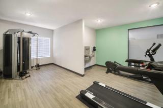 ECHO Suites Extended Stay by Wyndham Fort Worth Alliance - 3