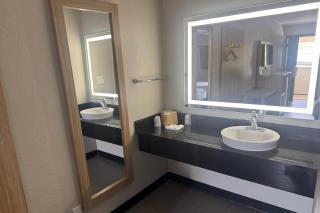 Days Inn by Wyndham Kansas City Northeast - 8