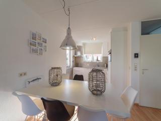 Cozy Zeeland Retreat with a Sauna - 9