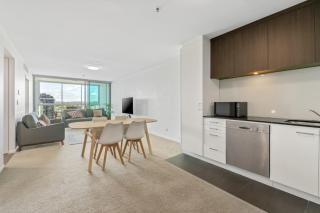 Kangaroo Point 2-Bed Flat with Gym & Pool - 5