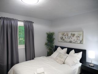 Entire Unique Apartment - 0