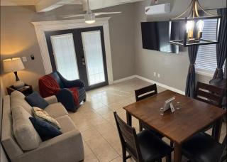 3 BR 3 Bath Airport SpaceX LNG WashDry Private Yard Deck Pets - Brownsville - 1