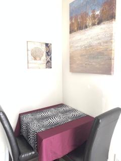 5 Min to Southgate Mall and U of A, Bright and Private, Cool Summer Stay - 7