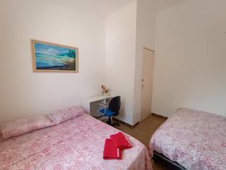 casa jota quarto com cama de casal e ar wc compartilhado - 7