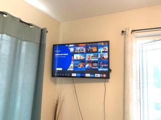 5 Min to Southgate Mall and U of A, Bright and Private, Cool Summer Stay - 2