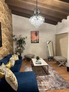 4bdrm Waterfront salt water Pool home with Outdoor theater Game Rm Make up vanities in every room Perfect for Game days and concerts trips to Miami Hard rock stadium and hotel 15 mins away - 5