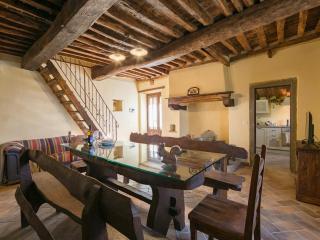 Farmhouse in Tuscany with Pool and Hill Views - 7