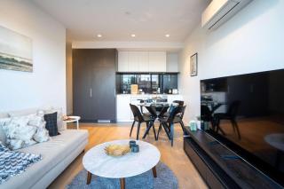 Hawthorn 1BR Apartment - Close to Swinburne & Shops - 1