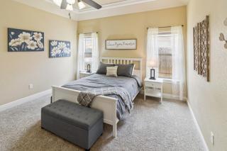 Gorgeous 4BR Dakota Springs Home home - 7