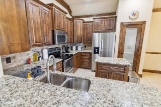 Gorgeous 4BR Dakota Springs Home home - 1