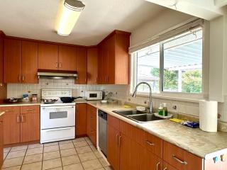 Beautiful Place with Kitchen, Washing Machine and Internet Near YVR Airport, Transit and Shopping Mall - Richmond - 9