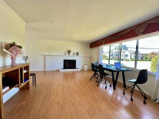 Beautiful Place with Kitchen, Washing Machine and Internet Near YVR Airport, Transit and Shopping Mall - Richmond - 6