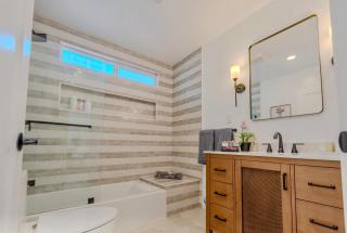 LA Luxury Home with Private Pool & Gym 4 beds Prime Location - 5