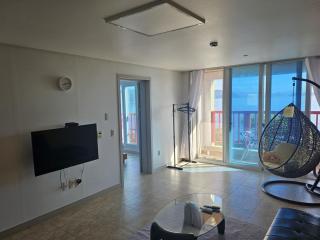 Geoje Beach House Pension - 9