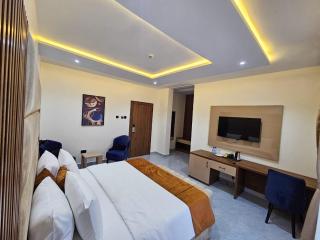 Reens Suites and Apartments - 7