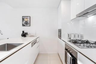 Spacious Central 2BR - Free Parking & Balcony & Pool - Brisbane - 9