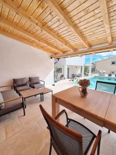 Mare`s House Apartments with Pool - Karlobag - 0