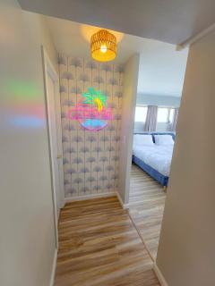 Modern Beachy Kuhio at Waikiki 2-Bedroom condo - Honolulu - 5