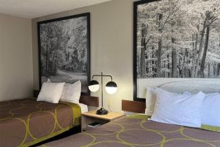 Super 8 by Wyndham Evansville East - 2