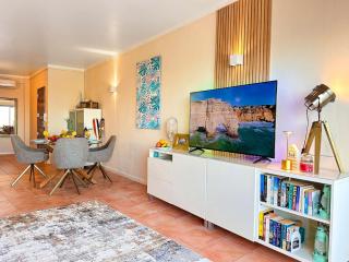 OceanView Apartment by BeCherish - 6