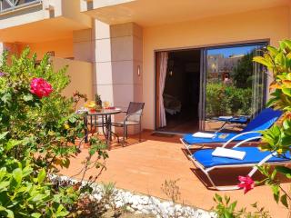 Fabulous Sunny Pool&Garden Condo by BeCherish - 4