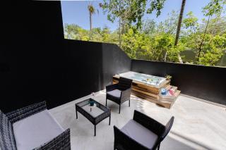 Apartment with Private Jacuzzi, Rooftop Pools & Free beach club - 4