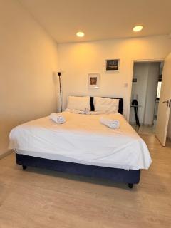 Cozy 1-Bedroom Apartment - Coral Bay - 8