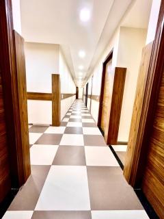Hotel Woodlark Zirakpur II A Peaceful Stay I Travelers Choice I Best for Family and Group - Chandīgarh - 4