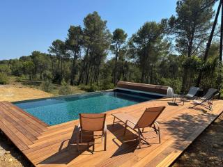 Villa 13 personnes - 1 hectare de parc naturel - piscine - 5