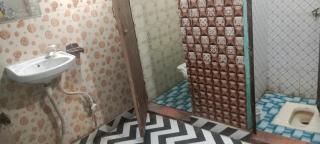 Little KANHA ji PG 10 Room82798s58346 Hotal, also taxi and Activa rent - Mathura - 3