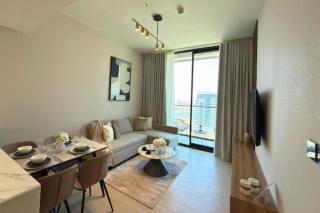 Guest Favorite - Minimalist 1BR Escape with Balcony in the Heart of JVC - 8