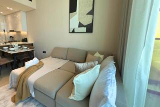 Guest Favorite - Minimalist 1BR Escape with Balcony in the Heart of JVC - 7