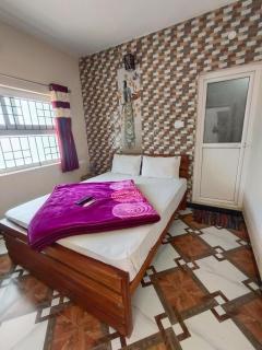 Hotel Revolve Inn - 5