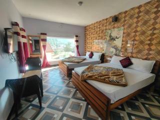 Hotel Revolve Inn - 1