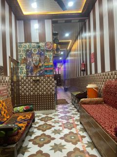 Little KANHA ji PG 10 Room82798s58346 Hotal, also taxi and Activa rent - 9