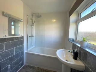 Your Leominster Base - 3BR Home with Garden & Parking - Leominster - 3