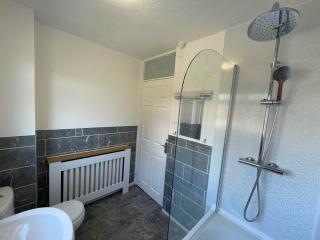 Your Leominster Base - 3BR Home with Garden & Parking - 5