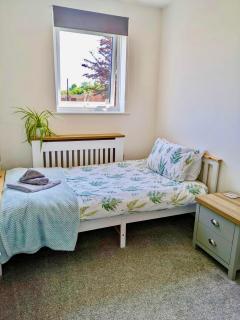 Your Leominster Base - 3BR Home with Garden & Parking - Leominster - 0