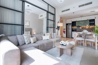 Steps from Dubai Hills Mall, Surrounded by Top-Tier Amenities, and close to Dubai Hills Park and Golf Club, Socio Tower 1, Dubai Hills by Deluxe Holiday Homes - 0