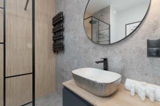 Modern Apartment with Parking & Gym by Noclegi Renters - 4