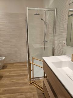 Ampia Camera Luxury in Centro RC - BagnoFrigoBar - 7