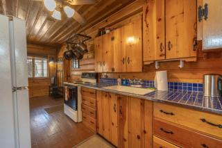 True Big Bear Lake Cabin with jacuzzi, Netflix - 8