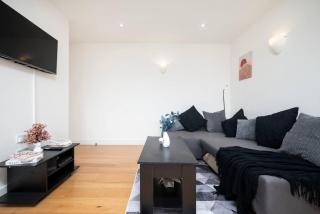 Central 2BR Fast Wi-Fi Ideal for Travellers - 8