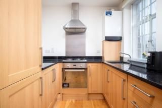 Central 2BR Fast Wi-Fi Ideal for Travellers - 4