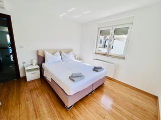 SeaScape Deluxe Residence - 8